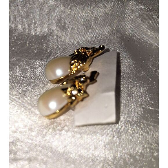 Avon Vintage Women's Earrings Pear Shaped Pierced Glass Pearl Elegant Gold Tone - Picture 3 of 7